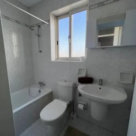 Stylish With Stunning Sea Views Apartman