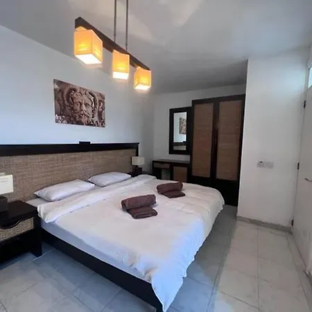 Stylish With Stunning Sea Views