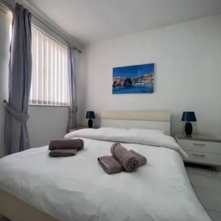 Stylish With Stunning Sea Views