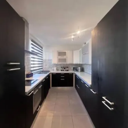 Stylish With Stunning Sea Views *