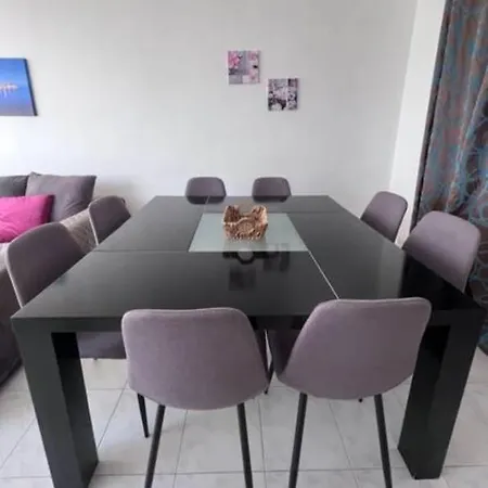 Stylish With Stunning Sea Views *