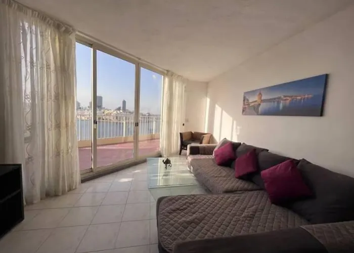 Apartment Stylish With Stunning Sea Views