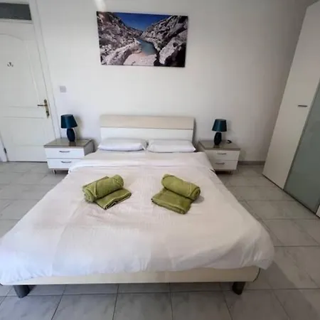 Stylish With Stunning Sea Views *