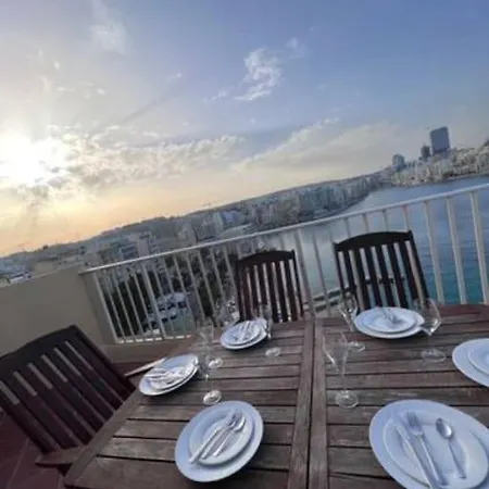 Stylish With Stunning Sea Views *